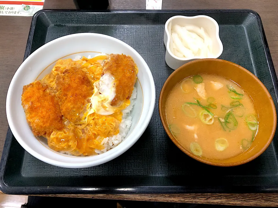 牡蠣とじ丼・つけもの豚汁セット|しのぶさん