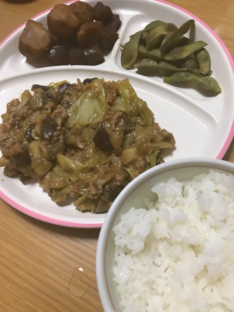 Snapdishの料理写真:ナスとキャベツの肉みそ炒め&里芋の煮っころがし|sinさん