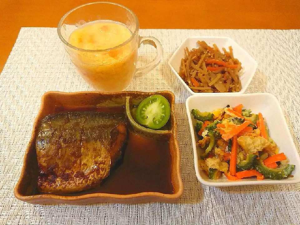 サバ煮付け  ゴーヤ卵とじ  ゴボウきんぴら  柿プリン🍶|chikakoさん