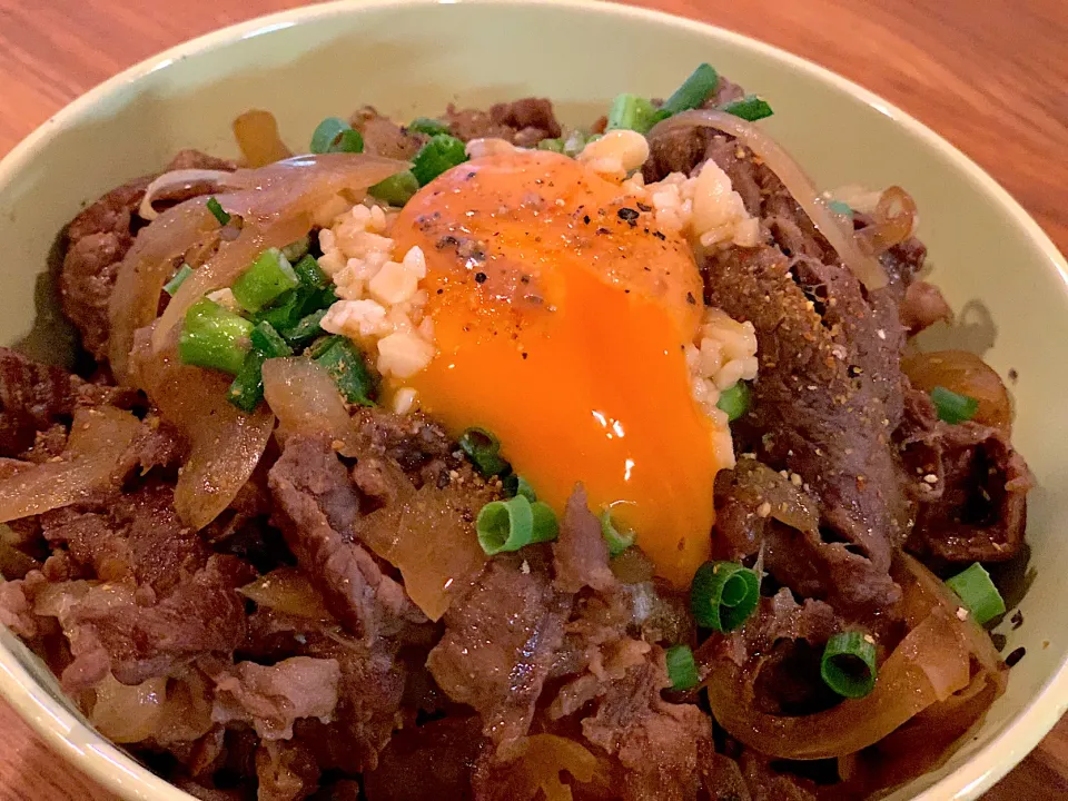 ガッツリにんにく牛丼|ふくすけ食堂さん