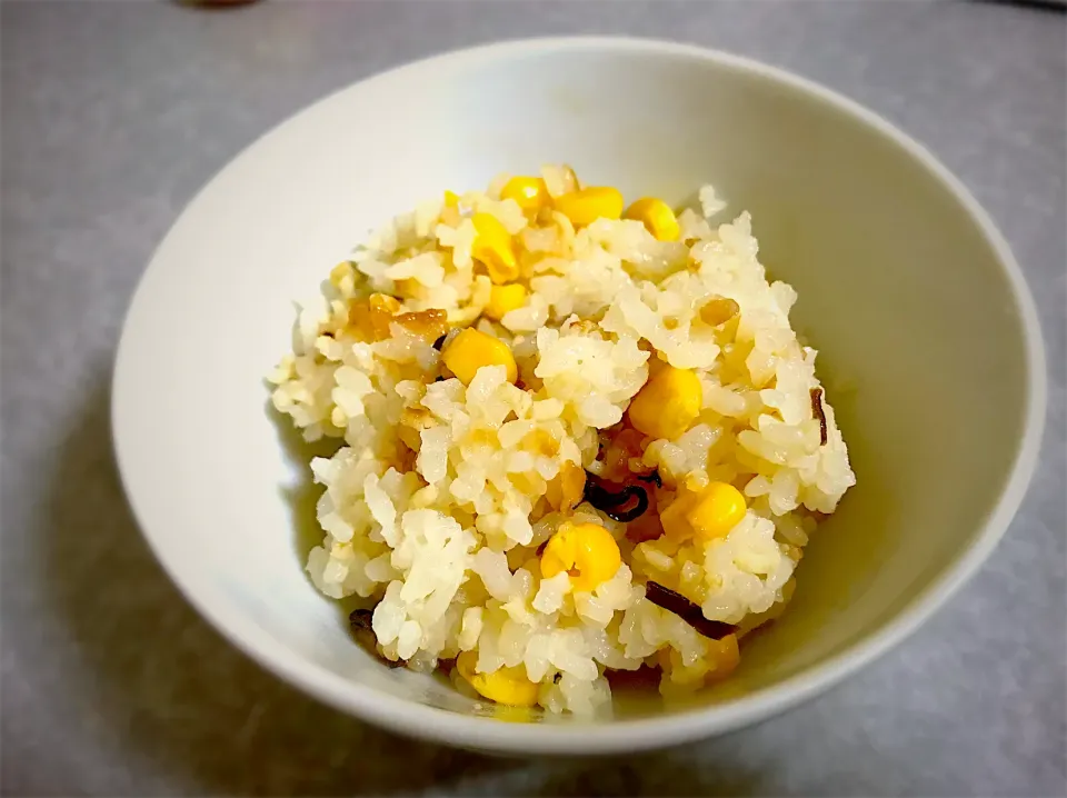 おさかなミンチ🐟コーン缶🌽塩昆布で炊き込みご飯(*´꒳`*)|kibutoriさん