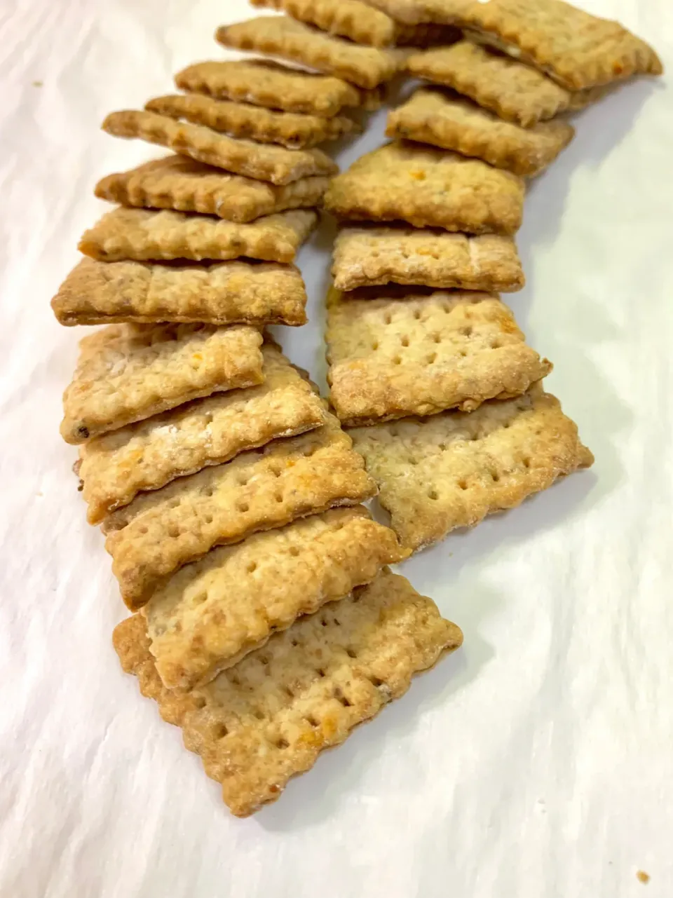 Snapdishの料理写真:Sourdough Discarded Crackers with Herb and Onion|gonbenさん