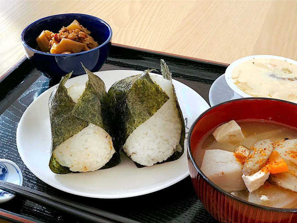 おにぎりと豚汁ランチ|たまごさん