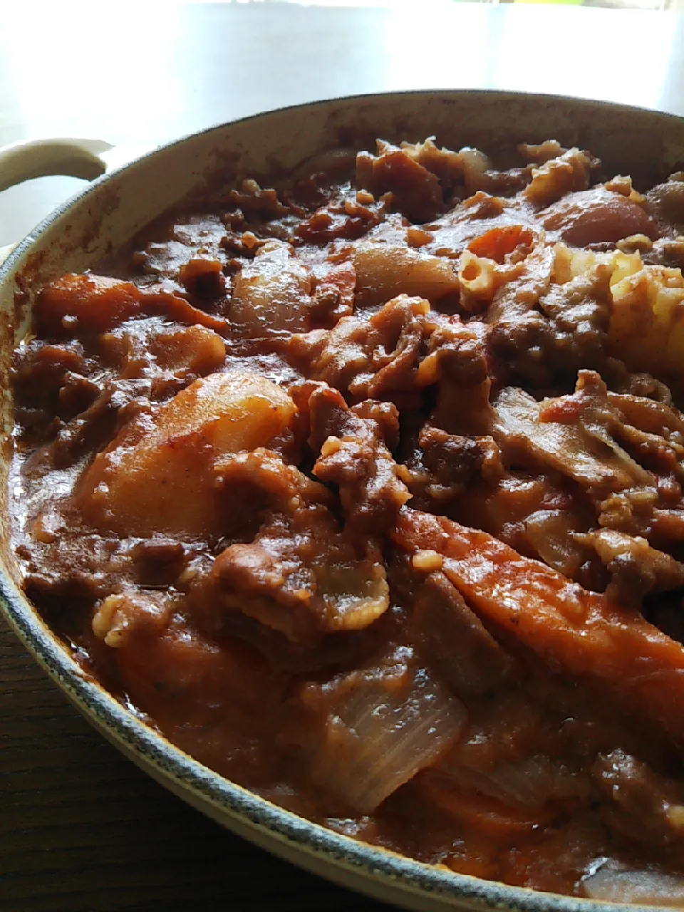 猪肉のシチュー    貴重な猪肉。
今まで使ったことがないので、臭いなどどうなるかとドキドキ。赤ワインをたっぷり使って美味しくなりました😋🍴💕|satotoさん