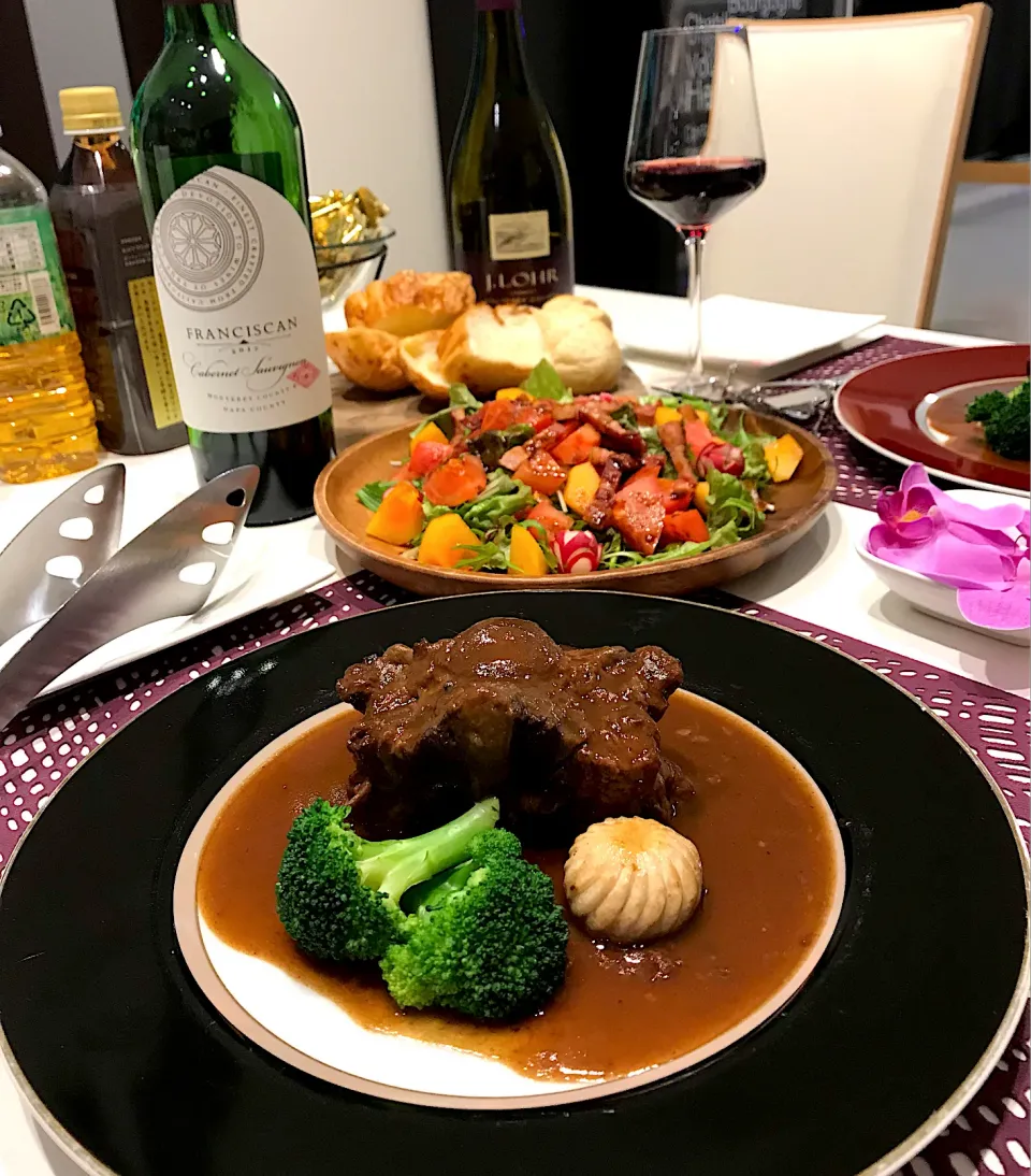 牛テールの赤ワイン煮&サラダ🥗➰🍷|ナムナムさん