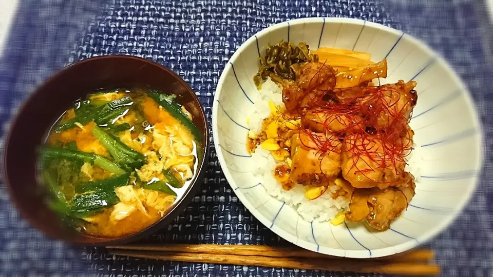 Snapdishの料理写真:★小料理屋ちえこ  〆のごはん★
☆鶏たまごはん
☆ニラと卵のお味噌汁
☆黒糖焼酎(まだ飲むんかーい💦笑)|☆Chieco☆さん