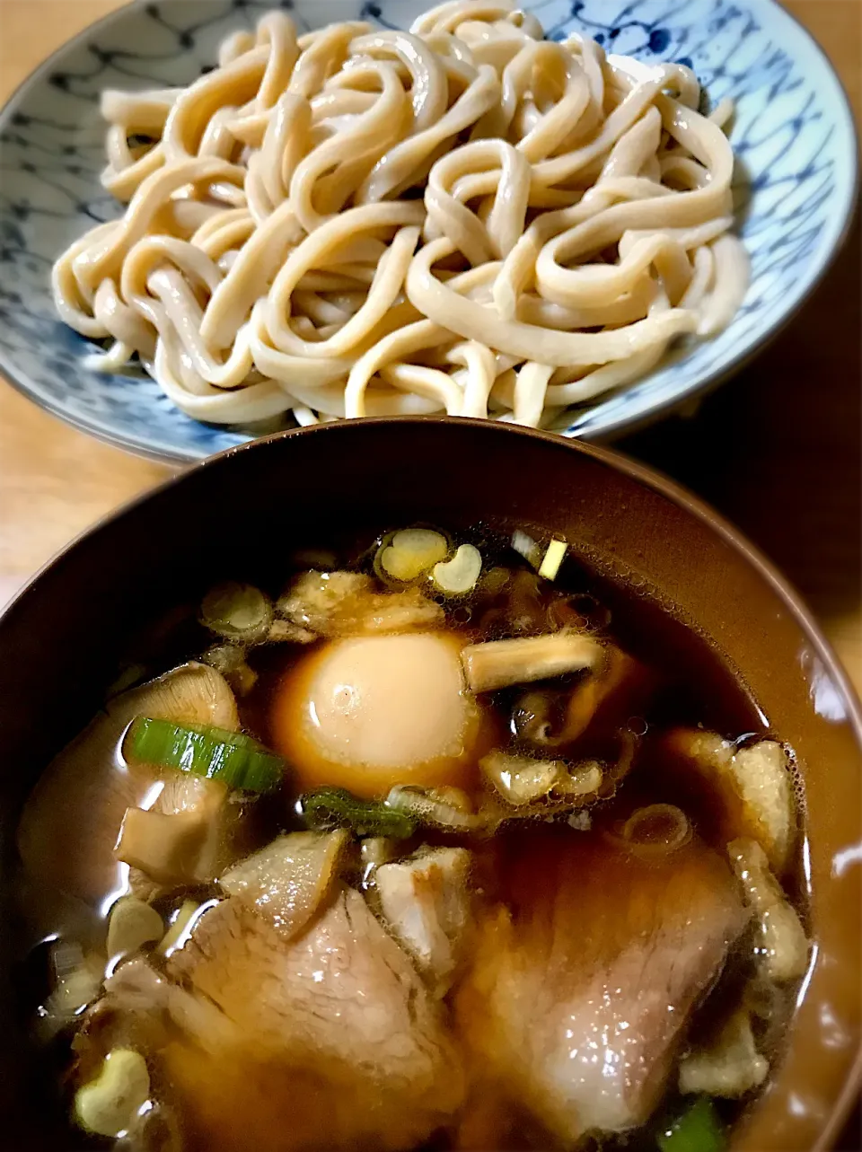 Snapdishの料理写真:豚椎茸汁の地粉つけうどん|deekay71さん