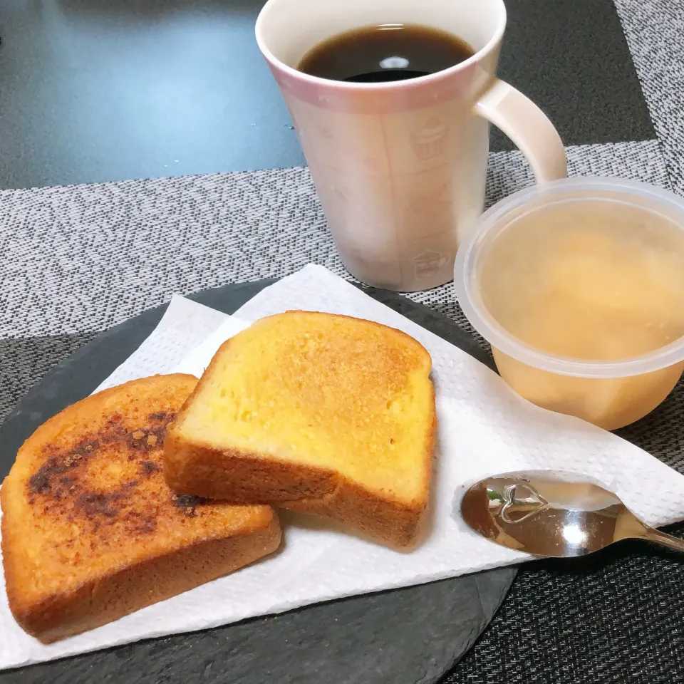 朝ごぱん🥐🥯☕1枚ゎシナモントースト白桃ゼリーごちそうｻﾏ(*˘︶˘人)💖|yukiさん