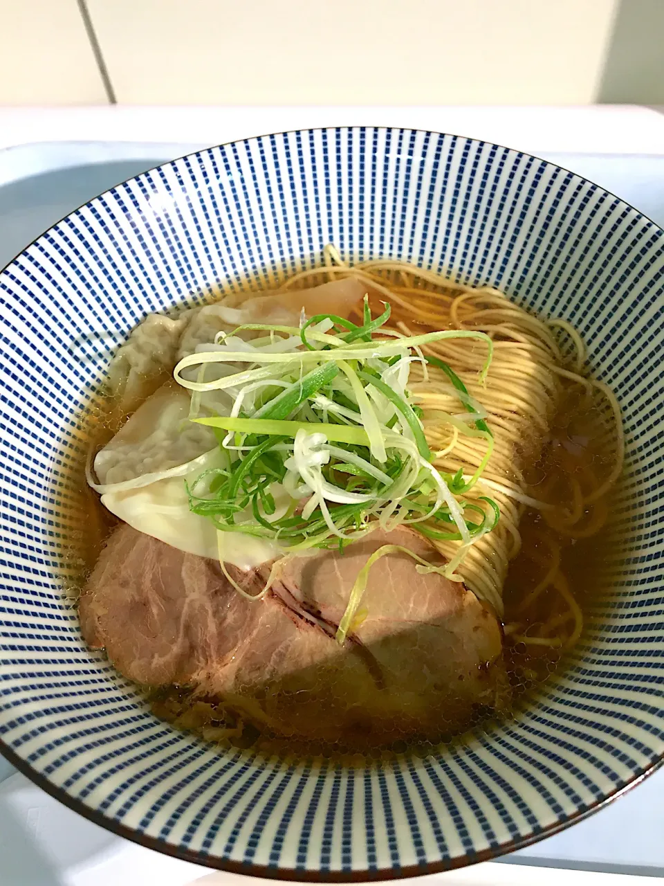 黄金の煮干しワンタン麺 白醤油@寿製麺 中華そば よしかわ（さいたマルシェ/そごう大宮）|Kazuya Miyukiさん