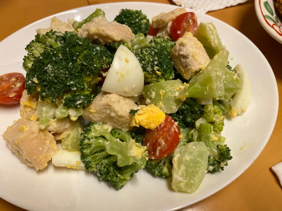 鶏胸肉とブロッコリーのシーザーサラダ🥗|Katsuhiro Matahiraさん