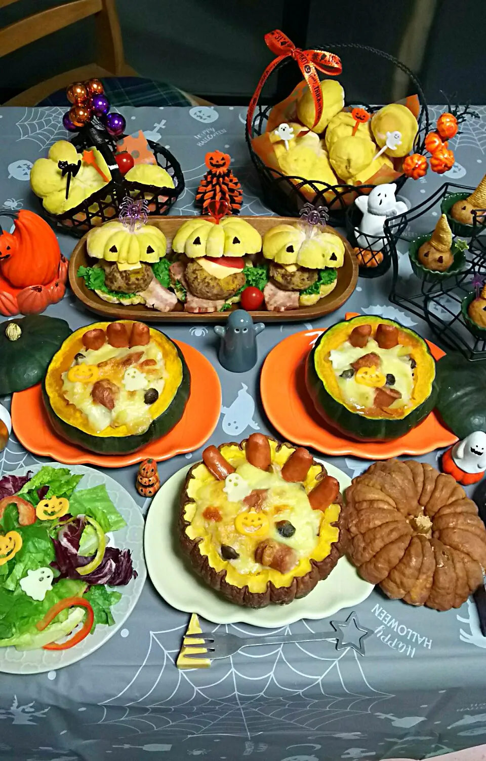 まるごとカボチャのグラタン🎃ハロウィン料理🌃🍴🎵|とししいたけさん