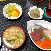 Snapdishの料理写真:刺身定食|ぽんちゃんさん