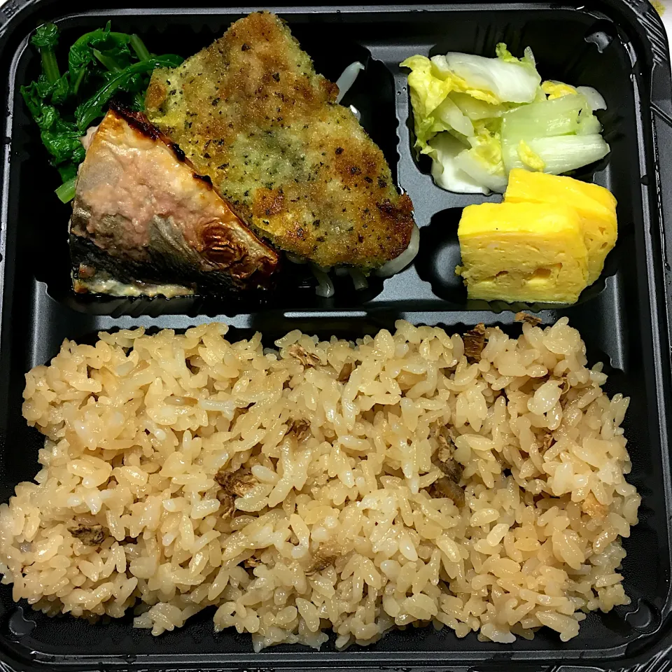 日替り弁当（鯖の味噌粕漬、カマスの香草パン粉焼、生姜ごはん）|こいちさん