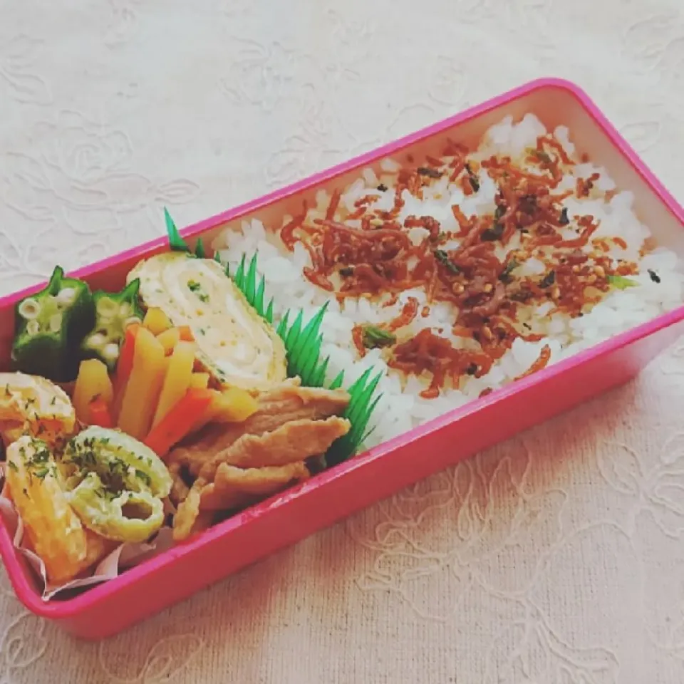 Snapdishの料理写真:子供のお弁当の残りを詰め合わせた自分弁当🍬|まいまいさん