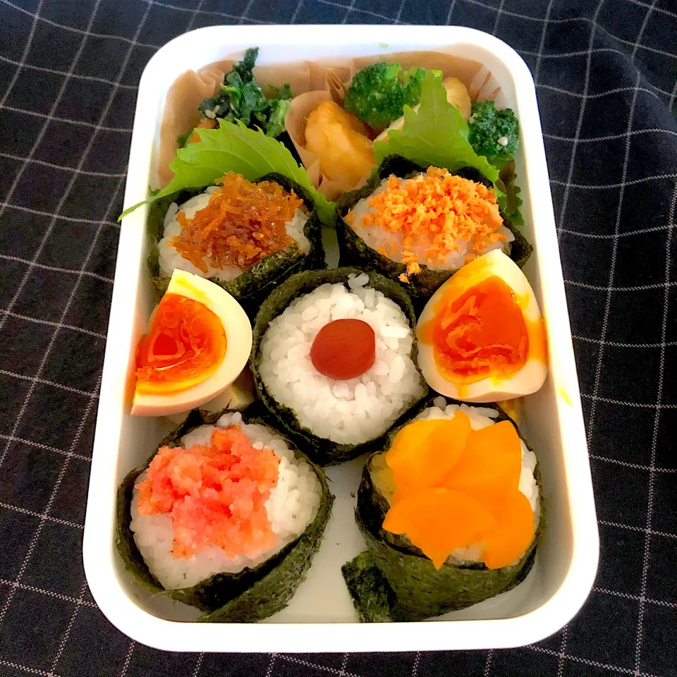 Snapdishの料理写真:5種のおにぎり弁当🍙|emichococo625さん