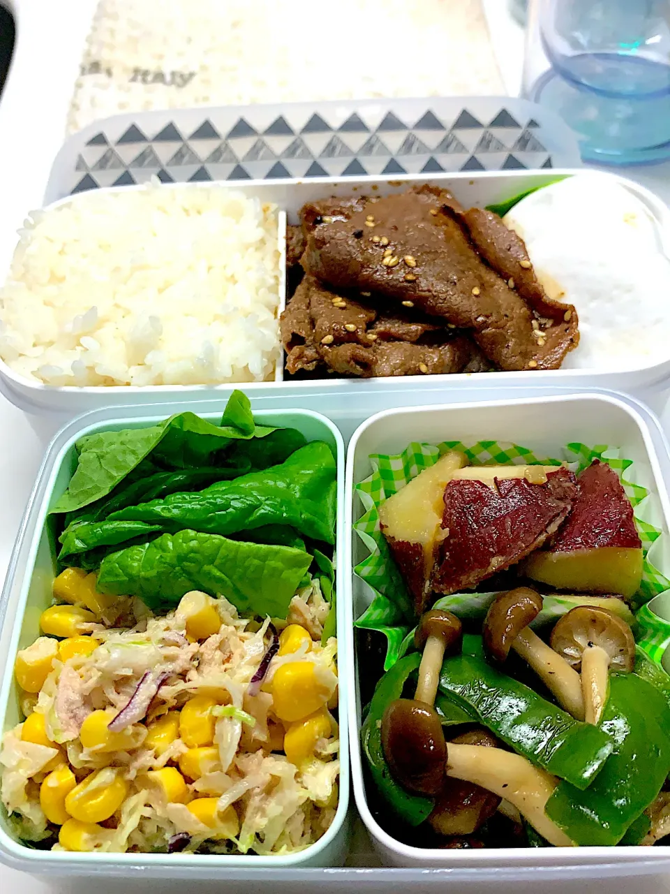 贅沢な！国産和牛のいいところ焼肉弁当(^^)💦💦💦チーズはんぺん、サンチュ、ツナコーンコールスロー、ピーマンとしめじ塩胡椒炒め、さつま芋煮物！|Yukihiko Ishidaさん