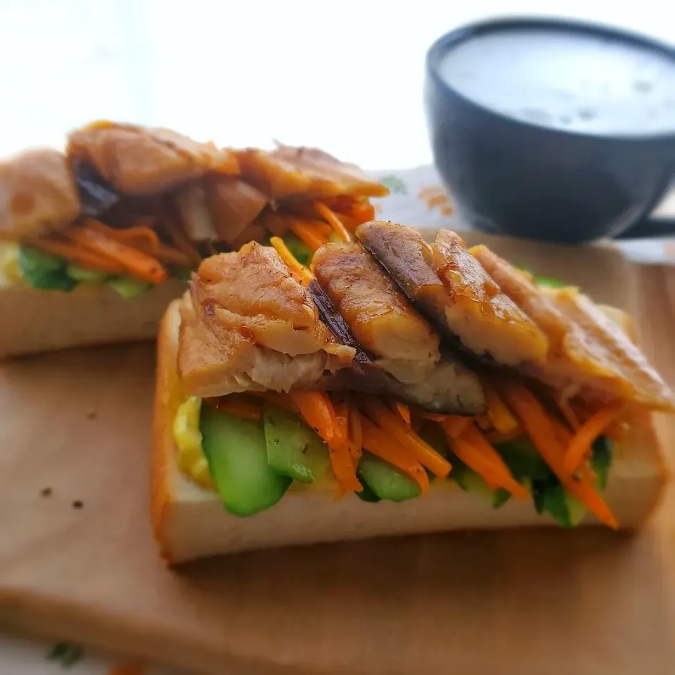 鯖燻オープンサンド

カルディの鯖燻
王子サーモンさんの💛旨し|みるくここあさん