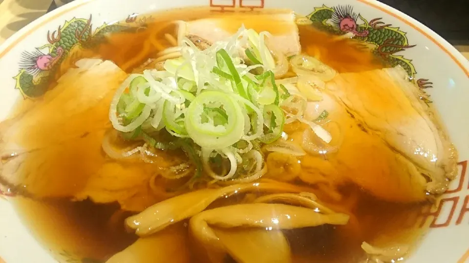 Snapdishの料理写真:【出張麺：名古屋市中村区】
【2020年10月までの期間限定】
長尾中華そば 名古屋驛麺通り店
あっさり（手打ち麺、750円）
＋ライス（130円）
＠名古屋
19217|大脇さん