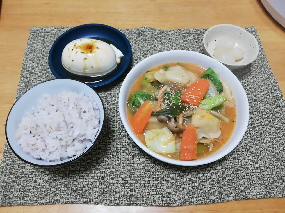 Snapdishの料理写真:水餃子と野菜の甘酒味噌キムチスープ|こっちゃんさん