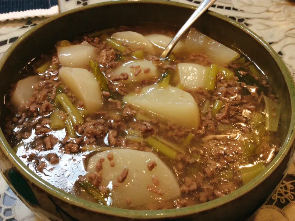 カブとひき肉の煮物😋|アライさんさん