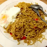 Snapdishの料理写真:Indomie telur|Dodi Setyowicaksonoさん