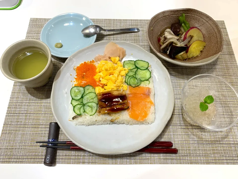 モザイク寿司と秋野菜の焼き浸し。|増島 雄太さん