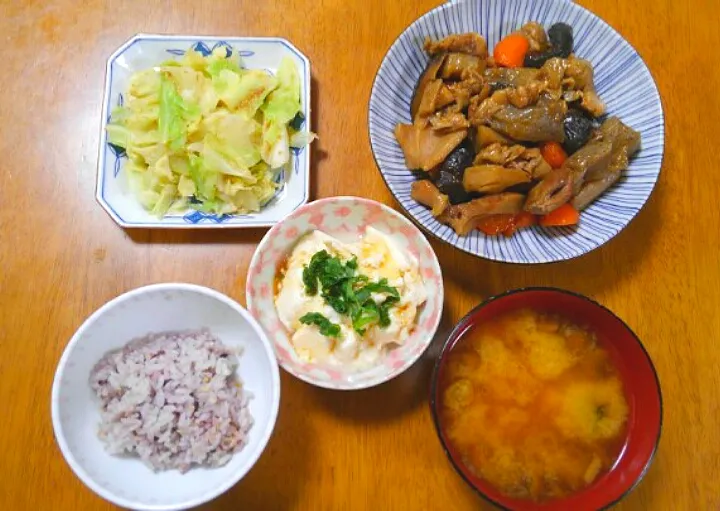 １０月６日　筑前煮　キャベツのゴマ和え　湯葉寄せ　なめことわかめのお味噌汁|いもこ。さん