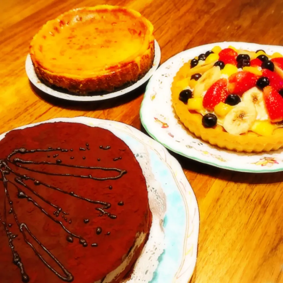 チョコレートケーキ、フルーツタルト、チーズケーキ〜( 'ω'  و( و"♪|Ikuyo Hasegawaさん