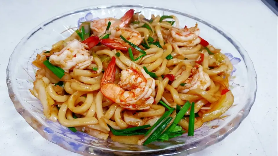 stir-fried udon with prawn|steven z.y.さん