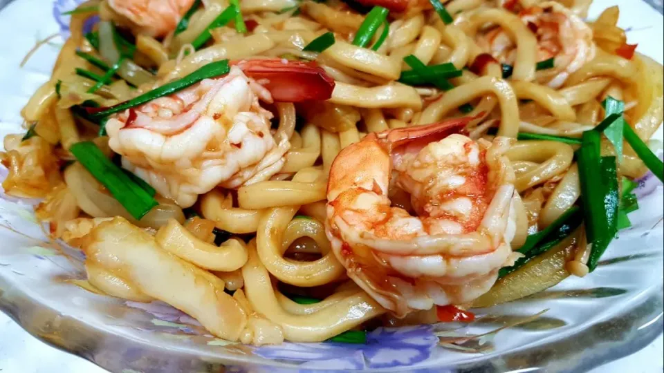 stir-fried udon with prawn|steven z.y.さん