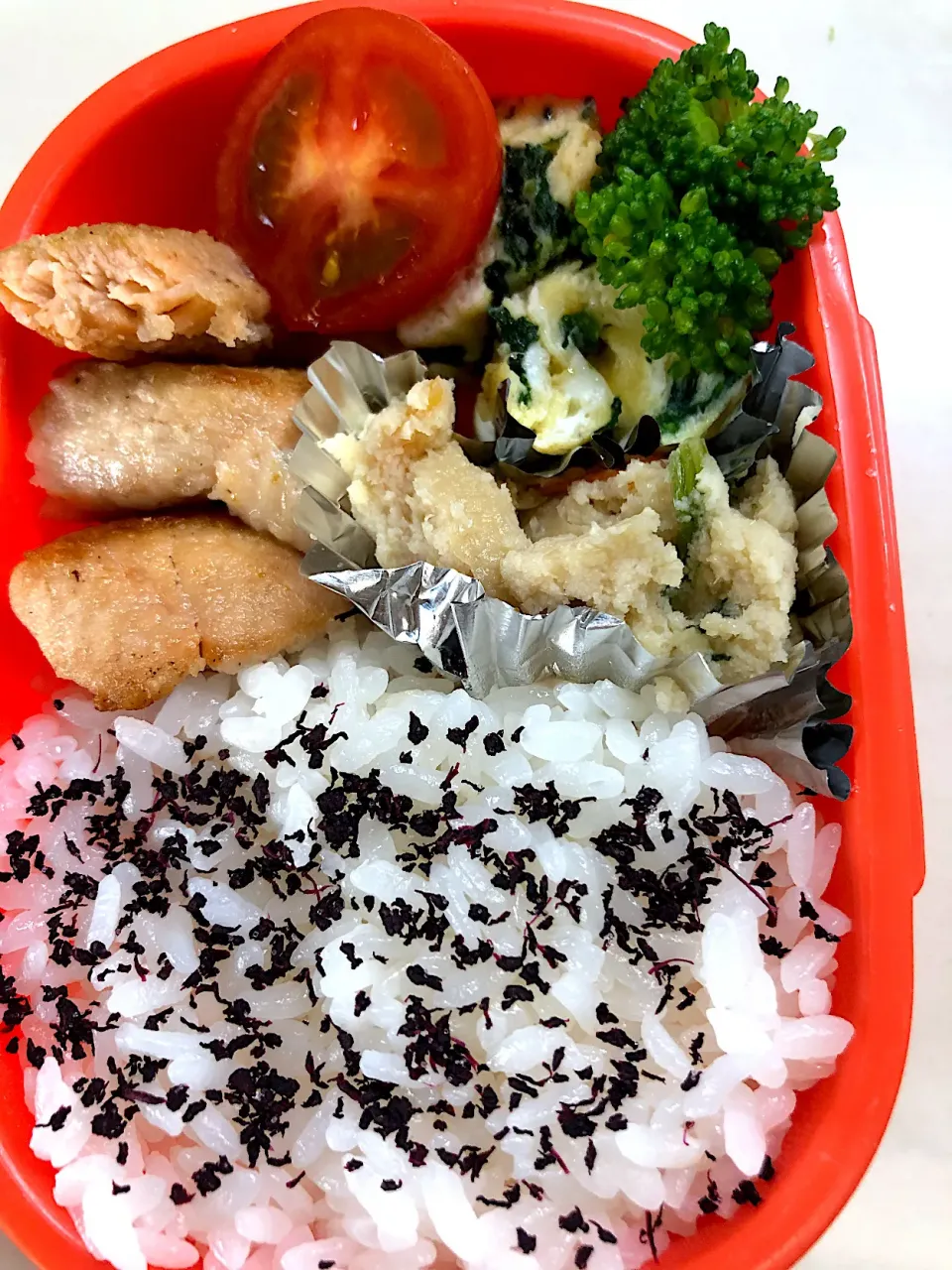 Snapdishの料理写真:鮭のムニエル　おから　ほうれん草オムレツ　ブロッコリー🥦 弁当|Kumiko Kimuraさん