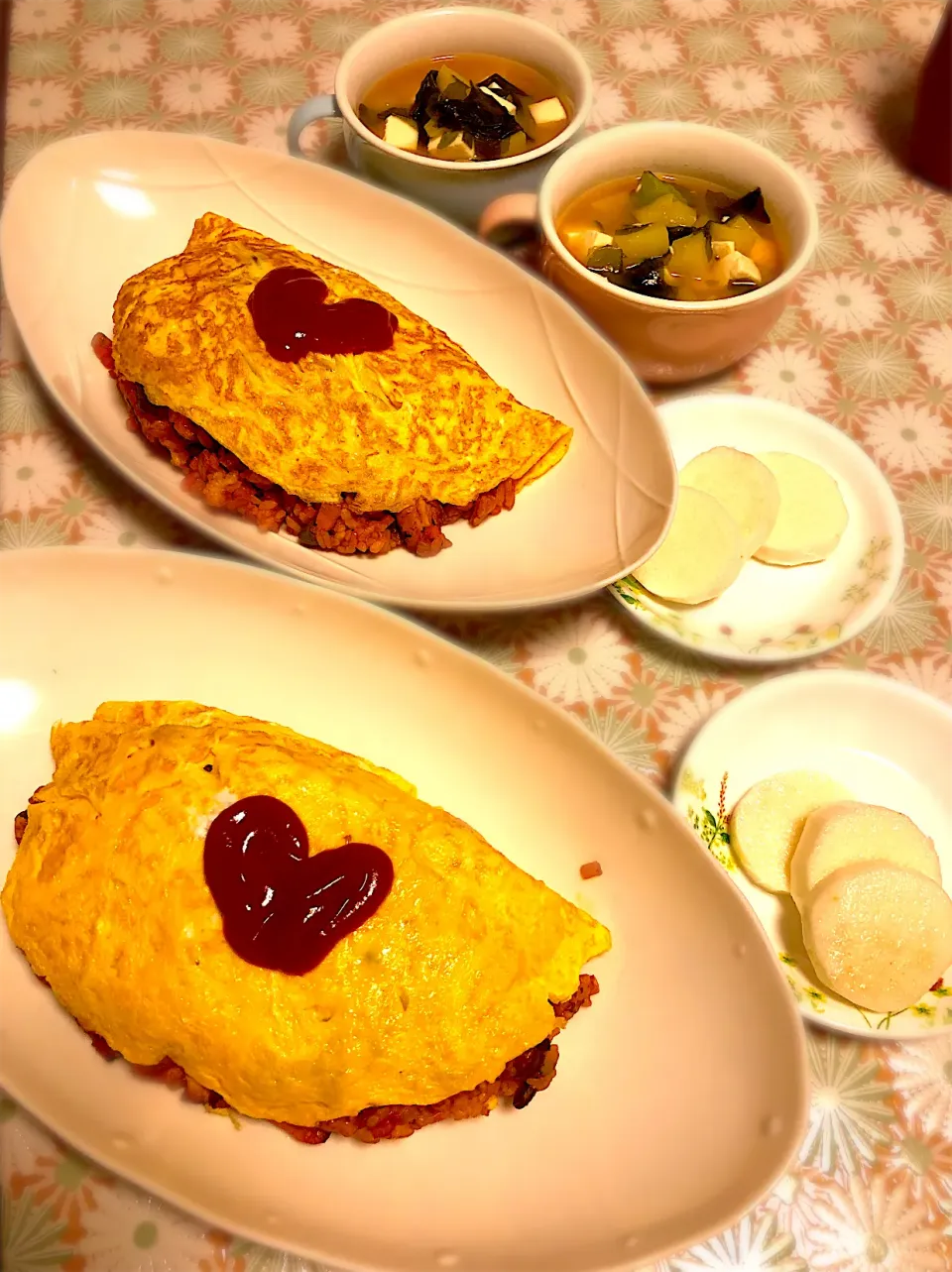 オムライス、わかめ・豆腐・ジャガの味噌汁、山芋サラダ|FKTMPさん