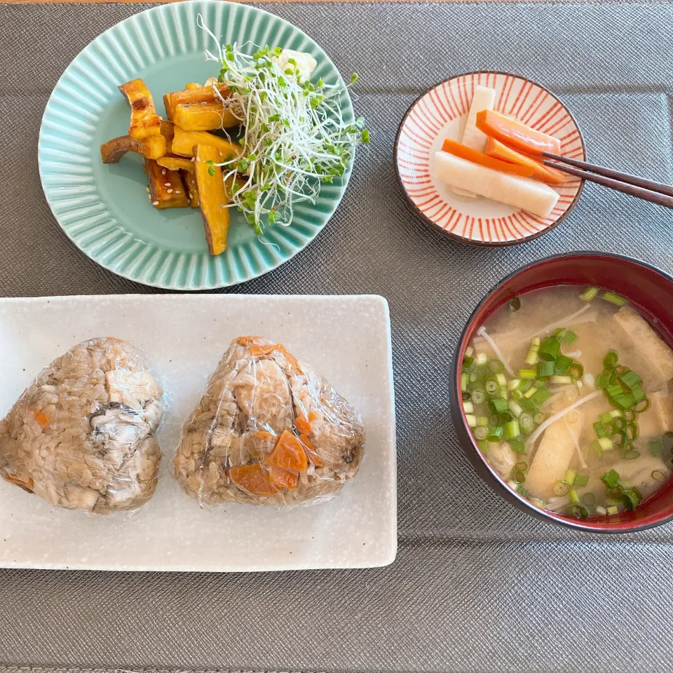 Snapdishの料理写真:炊き込みご飯…I˙꒳​˙)お昼ご飯|サチャンさん