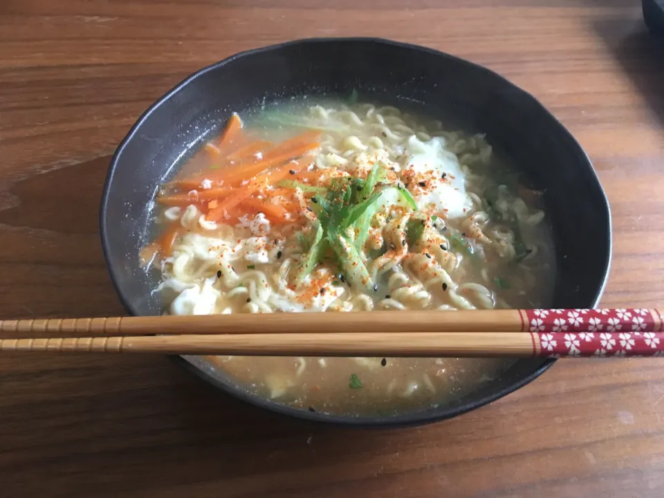 ドンキで売ってた味噌ラーメン(袋麺5食入り)を食べてみた！|にゃふてんさん