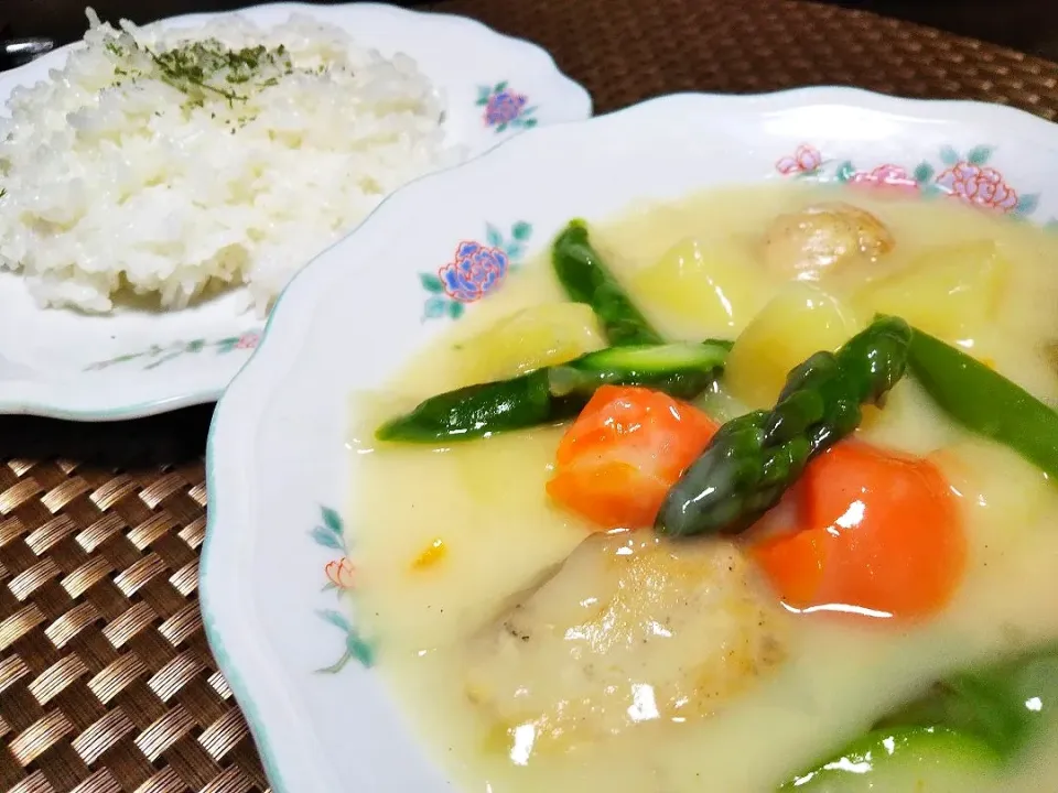 ゴロゴロ野菜🥕🥔鶏シチュー|りょうさん