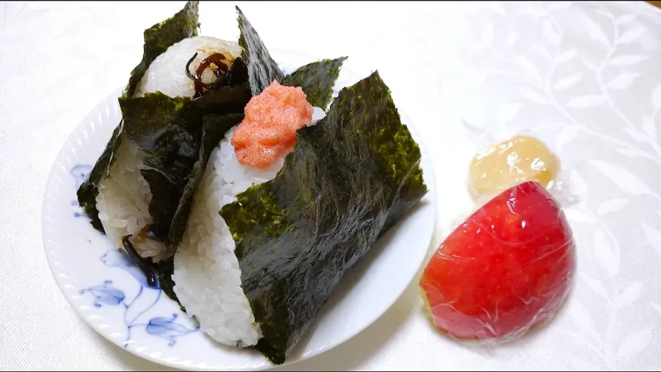 11/13の夜勤弁当
おにぎり🍙二種
昆布佃煮と明太子マヨ|卯月さん