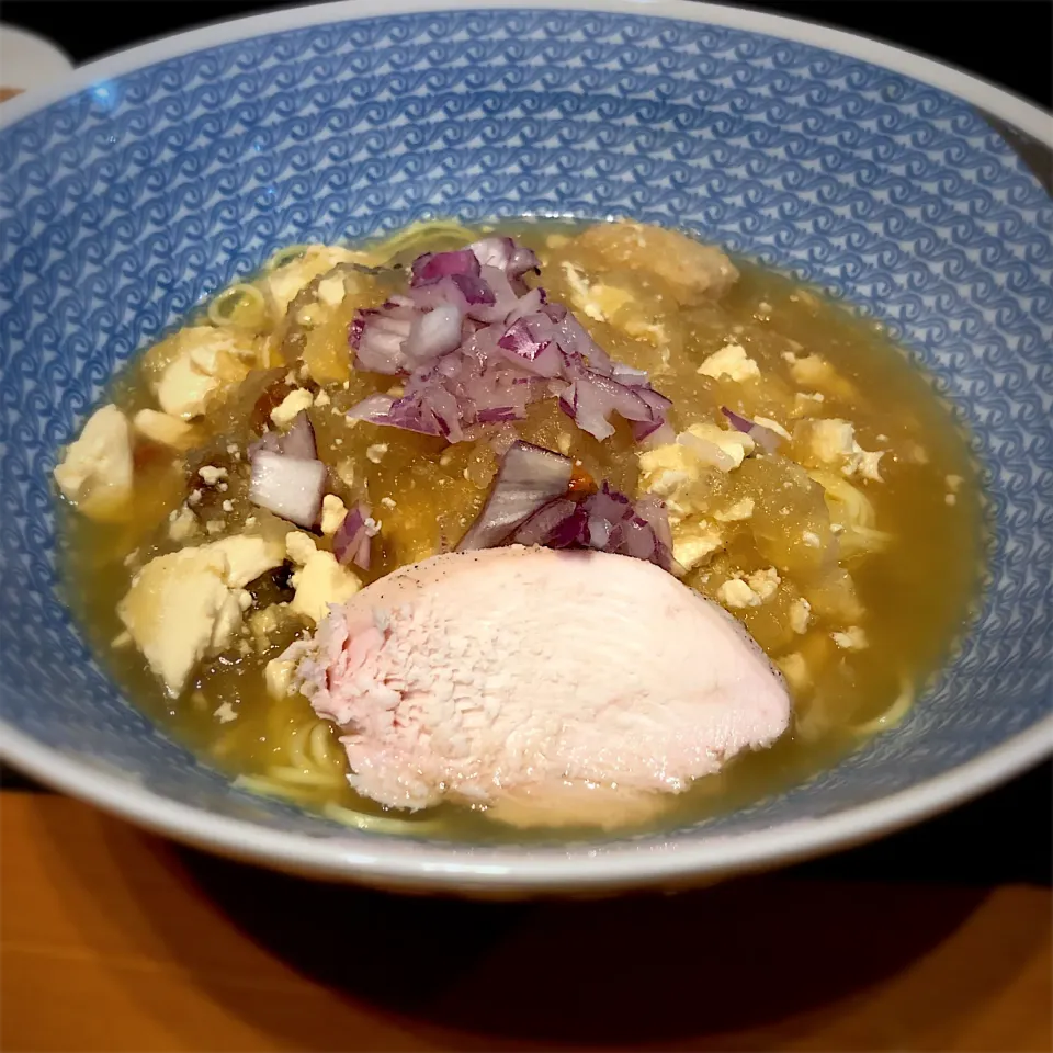 佐野未起の料理 炊飯器で鶏ガラ煮干しの塩ラーメンスープ 簡単調理でプロの味わい😋山椒が香る澄んだキレイなスープが仕上がります。#炊飯器で塩ラーメン|佐野未起さん