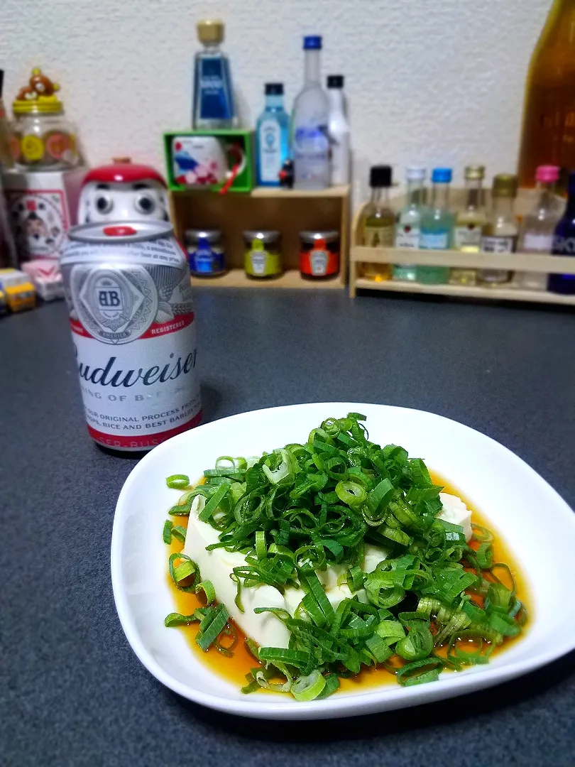 Snapdishの料理写真:無農薬ねぎの冷奴とバドワイザー🍺|masaki .fさん