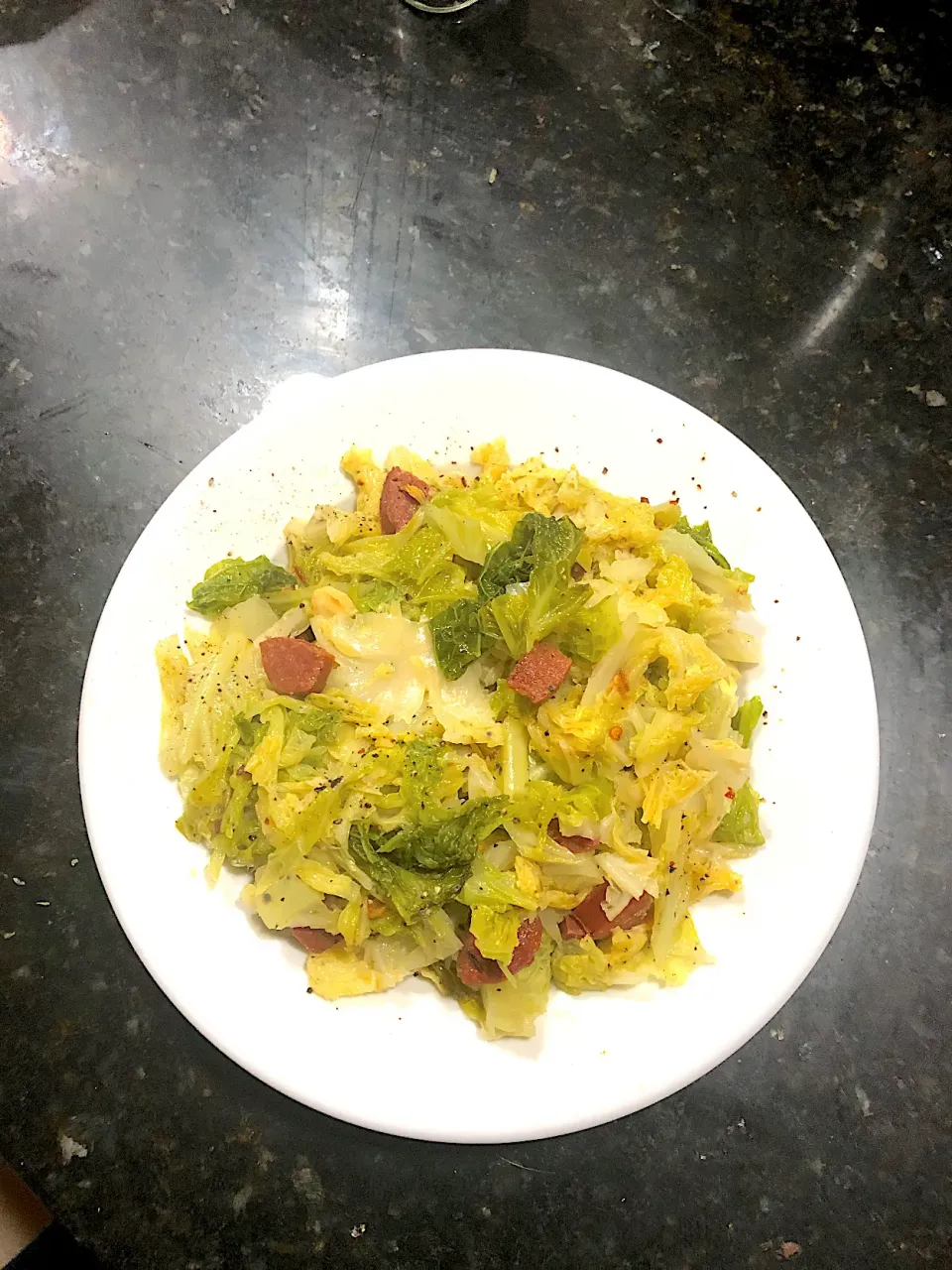 Savoy cabbage with sautéed pepperoni and garlic.|ernest ristiさん