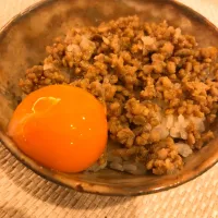 Snapdishの料理写真:甘辛そぼろの卵かけご飯|半田 万裕さん