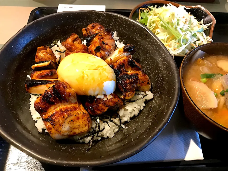 炭火焼き鳥丼|マハロ菊池さん