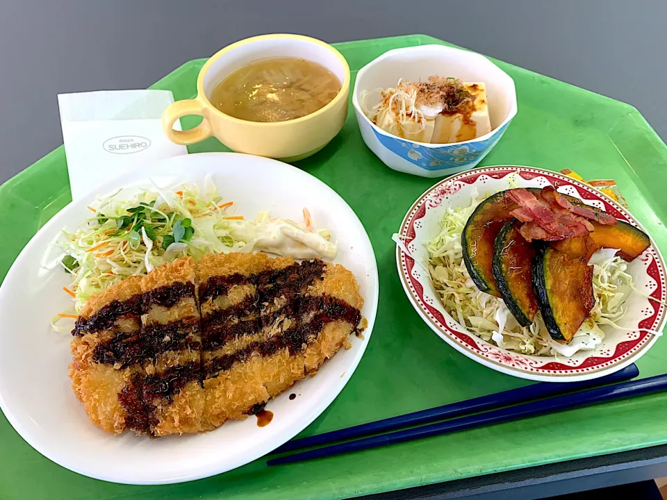 鶏むね肉のチキンカツ、冷奴、カボチャとベーコンのサラダ、白菜と挽肉のスープ|Tadahiko Watanabeさん