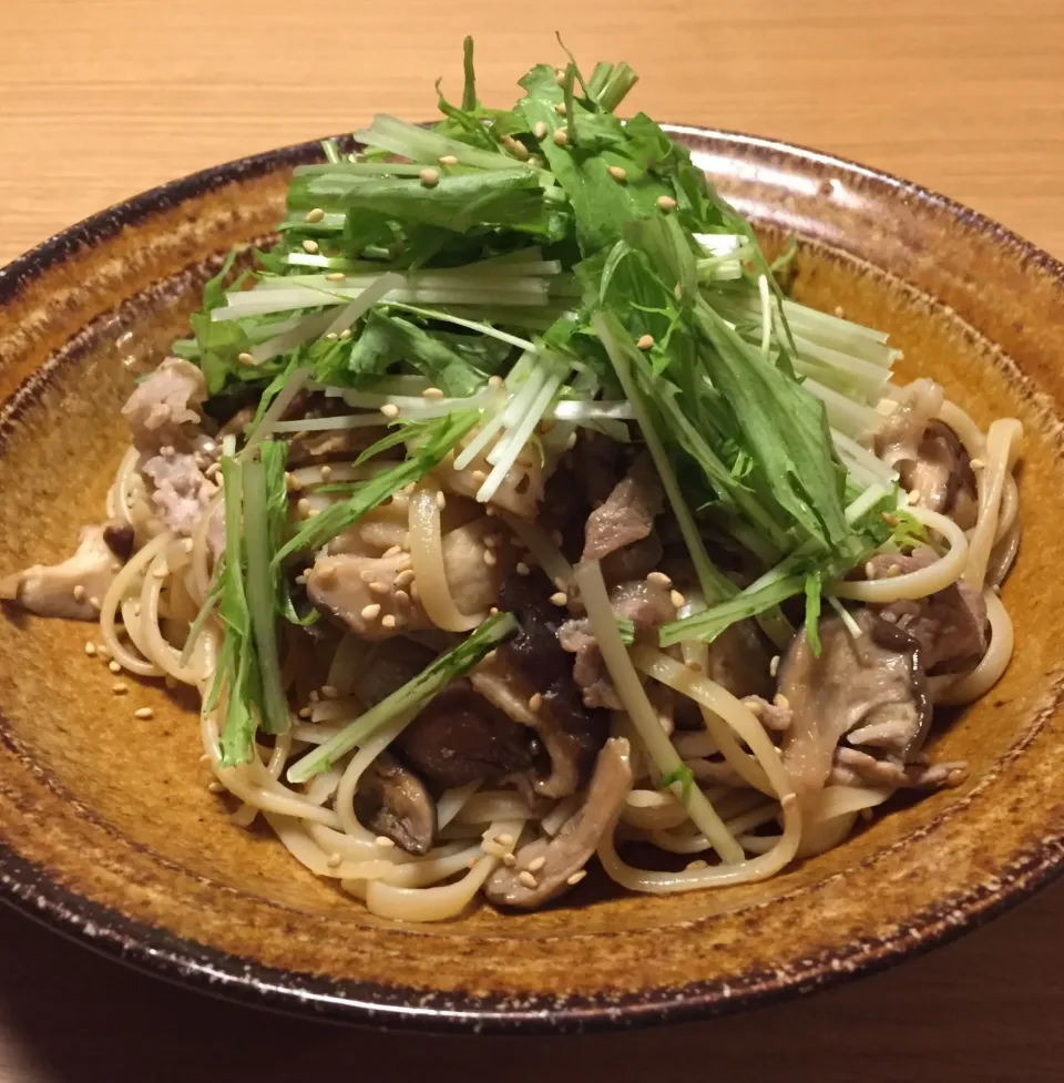 Snapdishの料理写真:ツル子さんの柚子胡椒を効かせて☆きのこと豚肉のバター醤油パスタ #楽天レシピ|楽天レシピさん