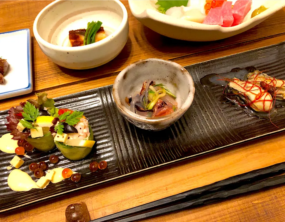 Snapdishの料理写真:海老のチリマヨ🥗サラダ✰梅クラゲ♪牡蠣のコンフィ♡|Mika  Funatsuさん