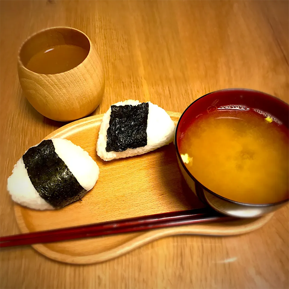 鮭チーズおにぎりとお味噌汁と生姜葛湯|みゆきさん