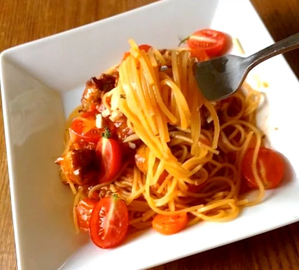 Snapdishの料理写真:お昼ご飯『トマト🍅とチキンのパスタ』|ばくあんしゃさん