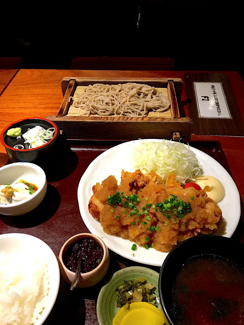 Snapdishの料理写真:鳥唐ポン酢と蕎麦の定食@旧月(新橋)|yoooochanさん