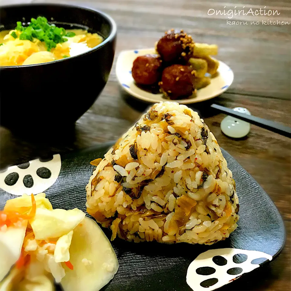 めんたい高菜もち麦おにぎりと焼きあごだし味噌汁♪̊̈♪̆̈|かおちゃんさん