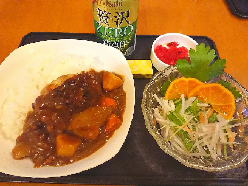 ハンバーグカレー  大根と水菜のパリパリサラダ  コーンチーズ🍺|chikakoさん