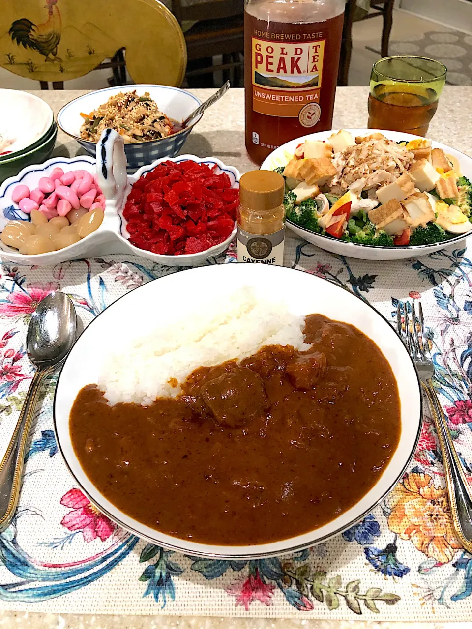 Snapdishの料理写真:ビーフカレー🍛！筋肉モリモリサラダ🥗！|Mayumiさん